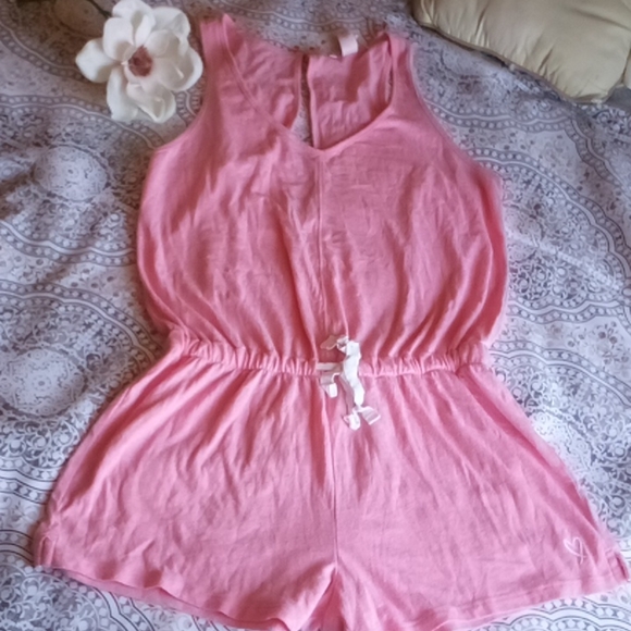 V.s. romper shorts keyhole back - Picture 1 of 12